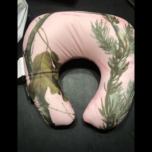 Big Game treestands travel neck pillow